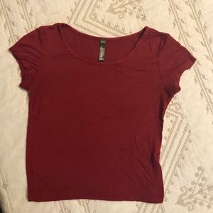 ⭐️5/25⭐️ maroon crop top